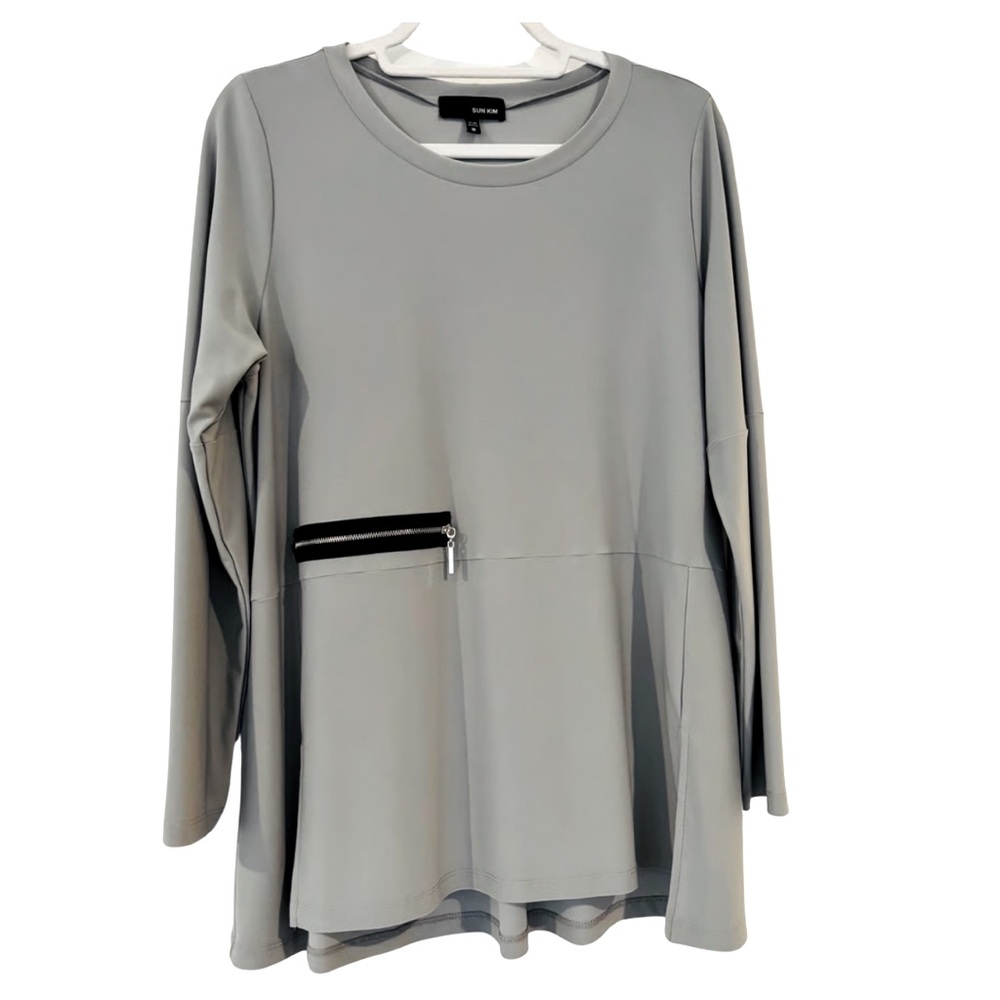 Sun Kim Chic Gray Long Sleeve Top with Zipper Accent